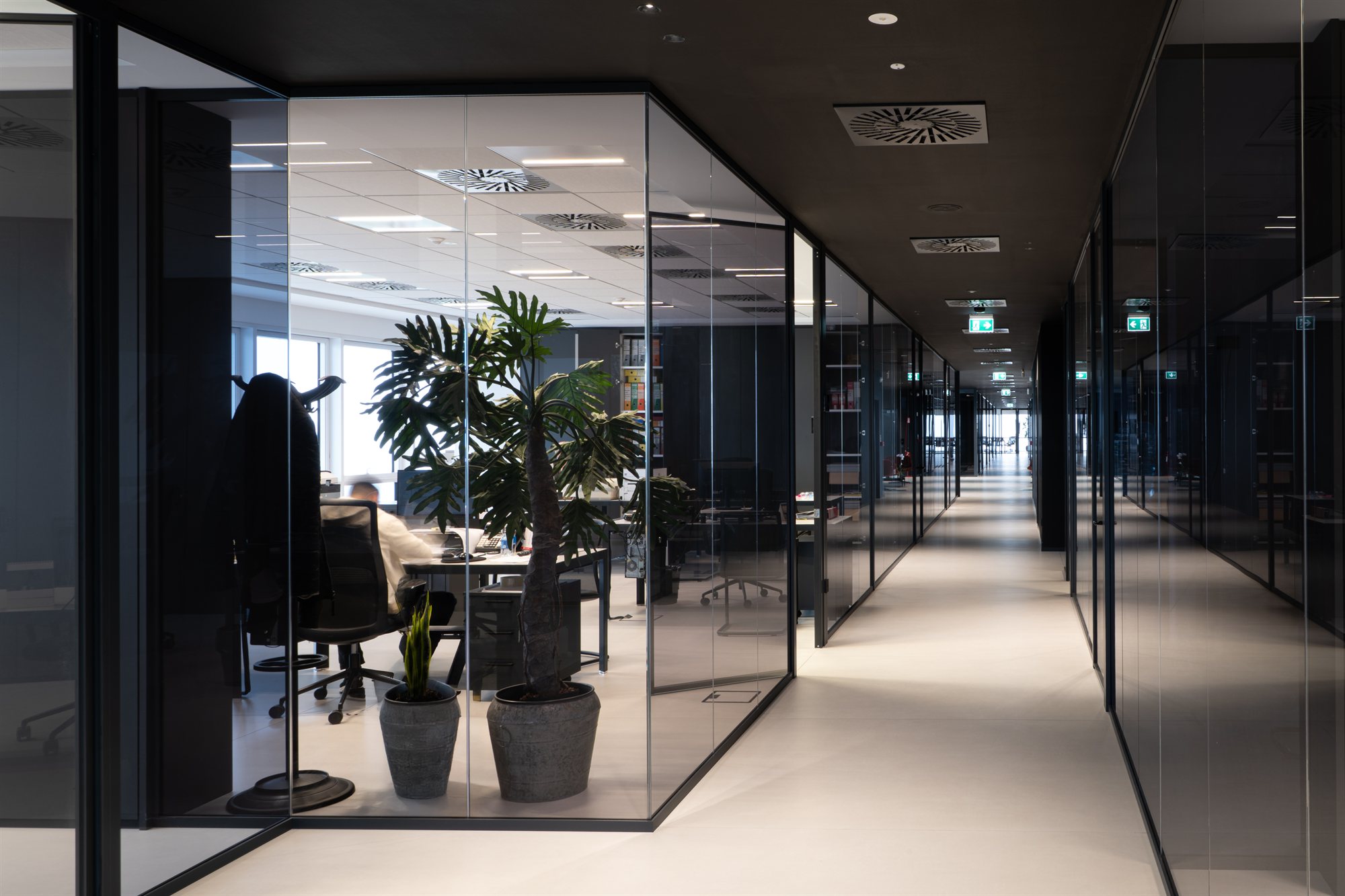 Installazione pareti divisorie VetroIn in ufficio direzionale (2)